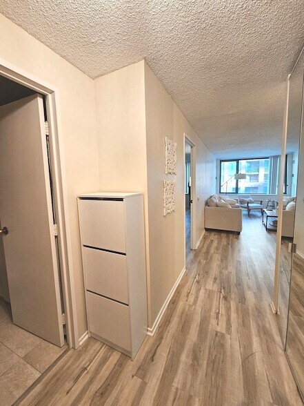 Building Photo - 440 N McClurg Ct