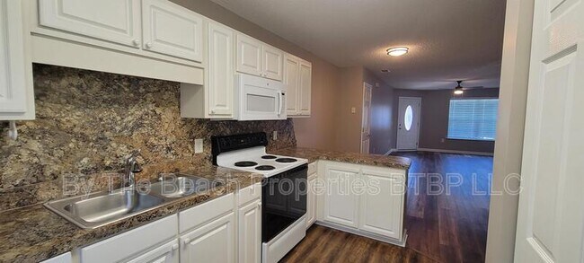 Building Photo - 2407 James St