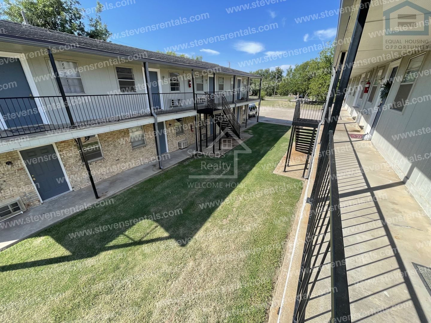 Building Photo - 1502 NW Kingsbury Ave