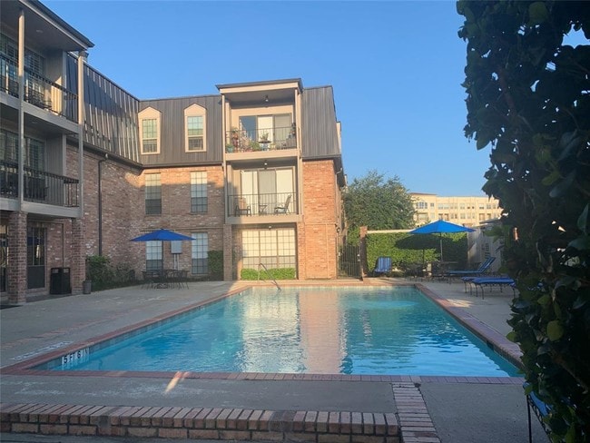 Primary Photo - 2400 N Braeswood Blvd