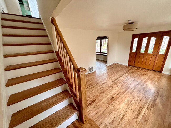 Building Photo - Pittsburgh - 2 Bedroom 1.5 Bathroom - Home...