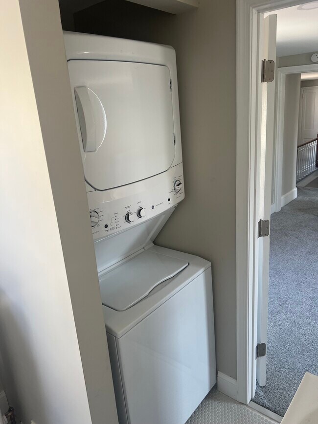 Building Photo - 31 N Main St