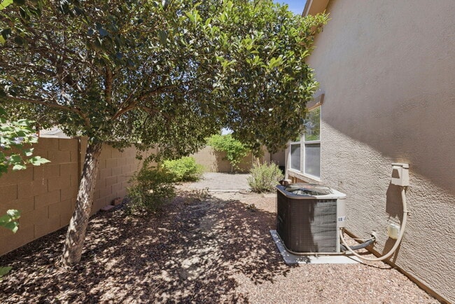 Building Photo - 12683 E Viento St