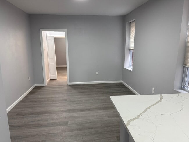 Building Photo - 304 60th St