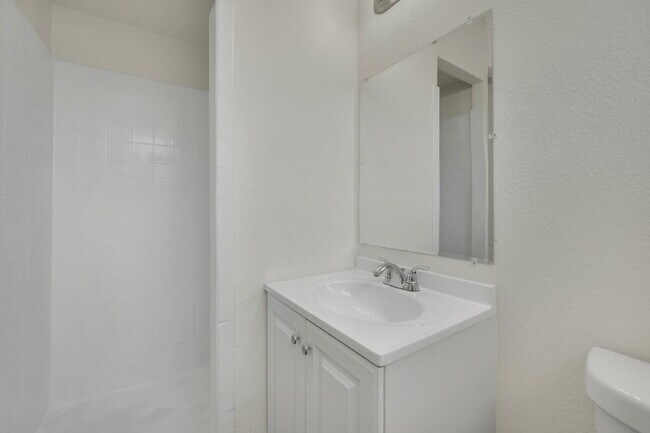 Building Photo - 1304 Rexford Pl