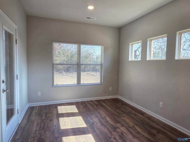 Building Photo - 117 Edensmith Dr