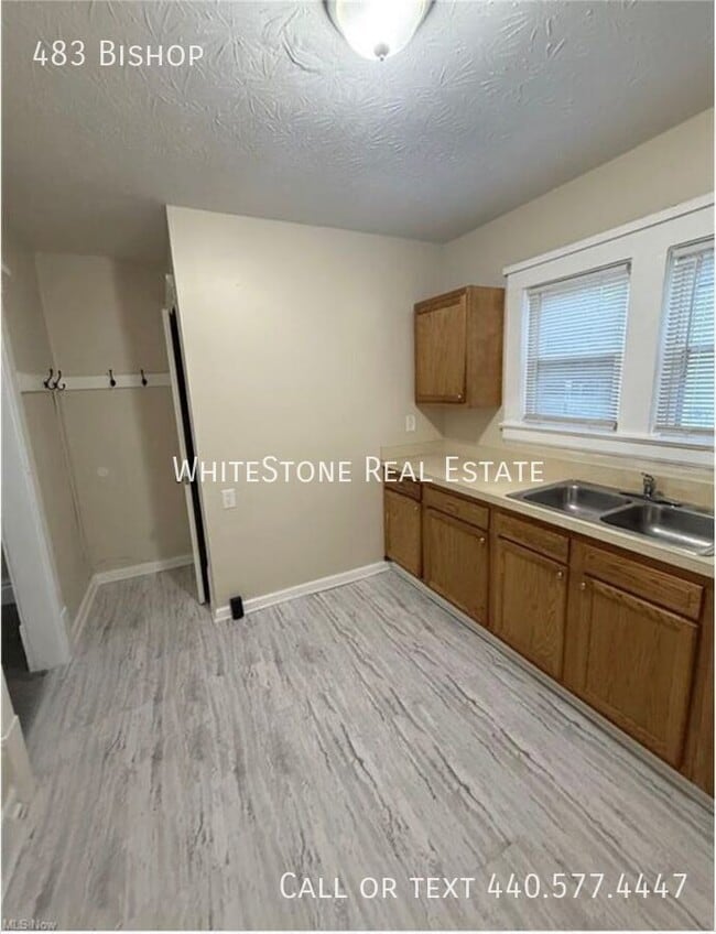 Building Photo - 483 Bishop-