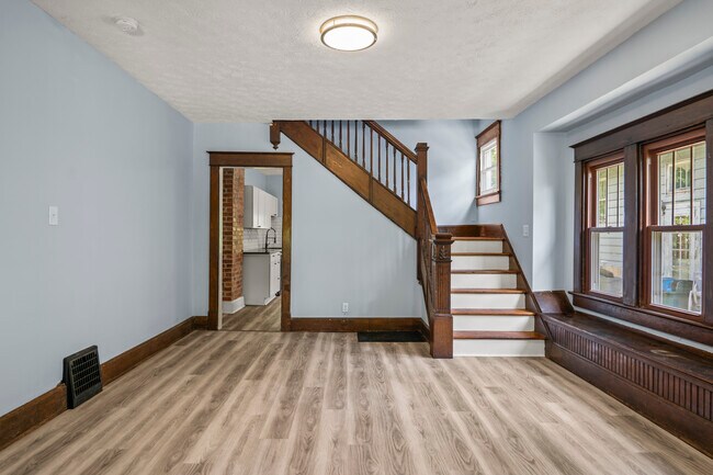 Building Photo - 2332 E 16th St