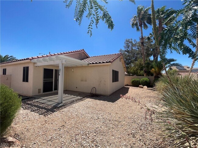 Building Photo - 994 Trackers Glen Ave