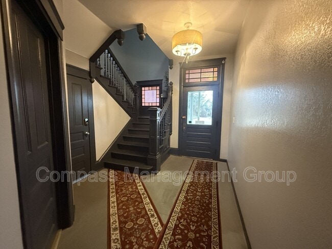 Building Photo - 813 Hall of Fame Dr