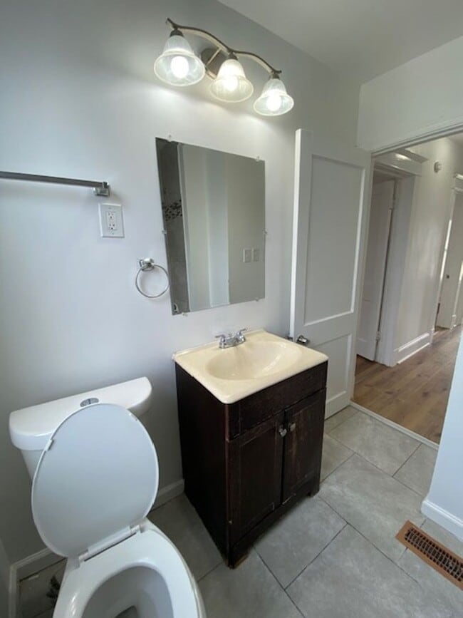 Building Photo - Gorgeous Parkville 3bd/3ba with 4th bd in Fin Bsmt. CAC! W/D! More! Available 5/15