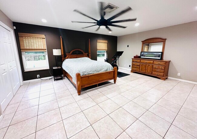 Building Photo - 4540 Mathis St