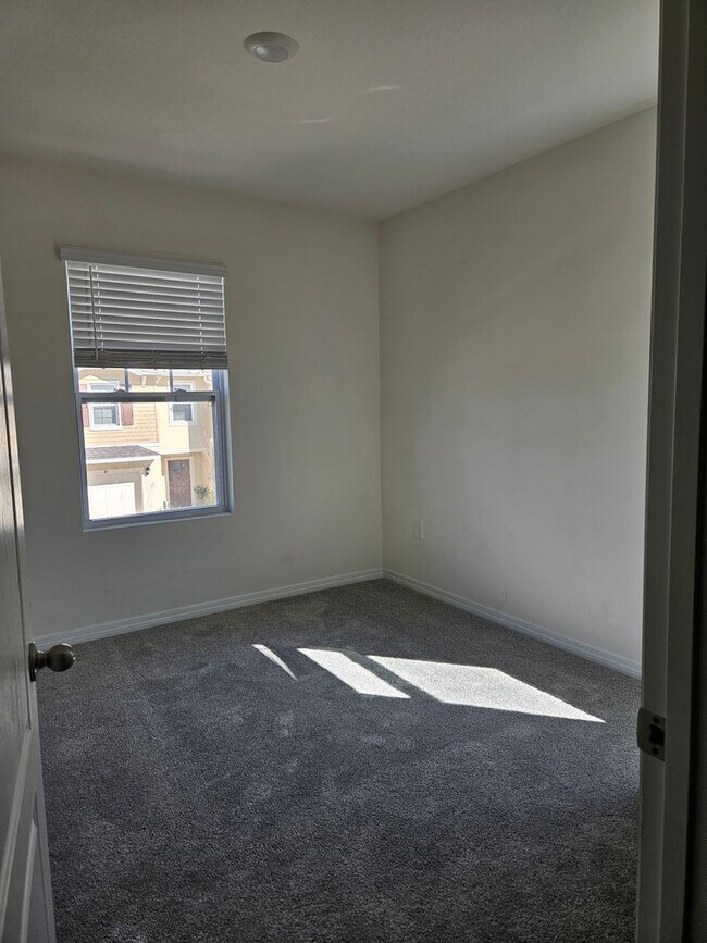 Building Photo - 3 BEDROOM 2 1/2 BATH TOWN HOME COMING SOON