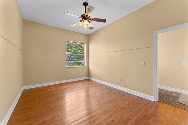 Building Photo - 614 Vintage Way