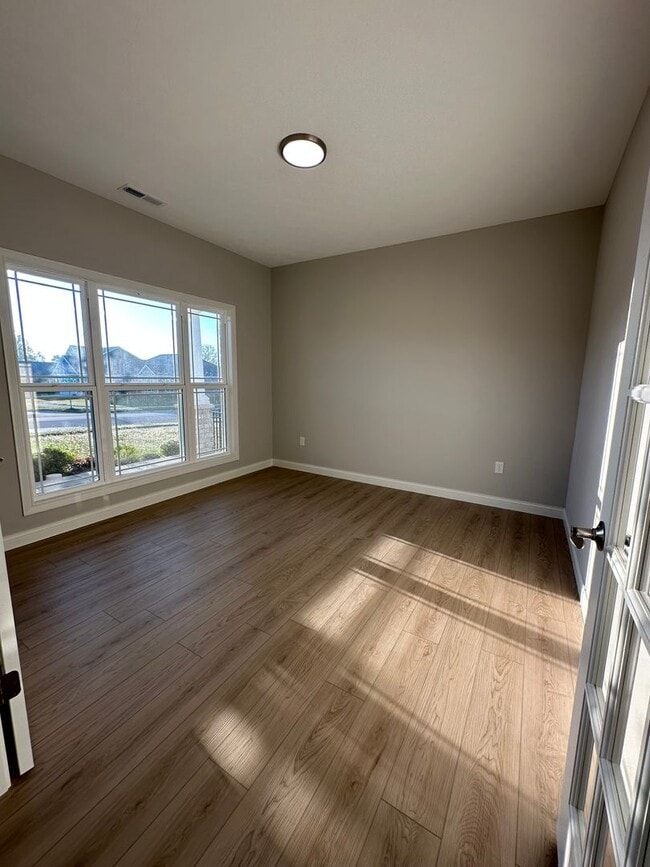 Building Photo - Spacious 4-Bedroom Single-Family Home in W...