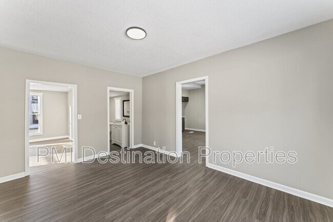 Building Photo - 811 N 10th St