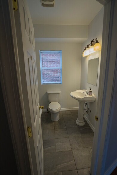 Building Photo - 324 N 27th St