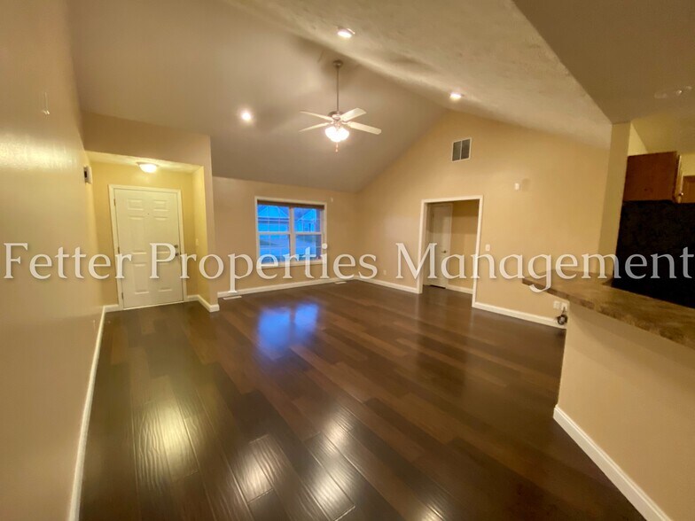 Building Photo - 10571 Tecumseh Dr