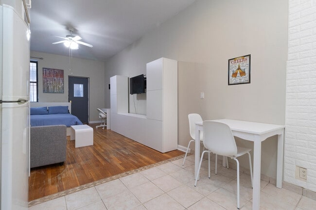 Building Photo - 250 E 82nd St