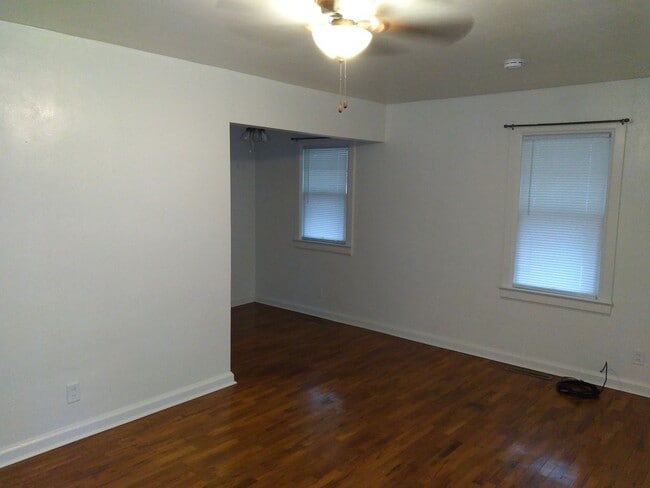 Building Photo - 3 bedroom