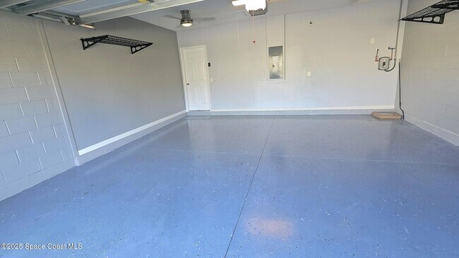 Building Photo - 965 Newton Cir