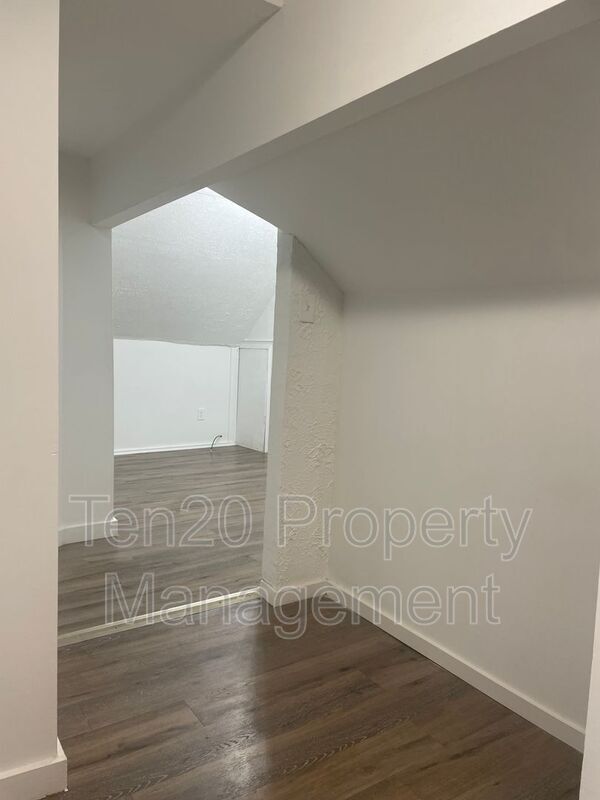 Building Photo - 811 3rd Ave