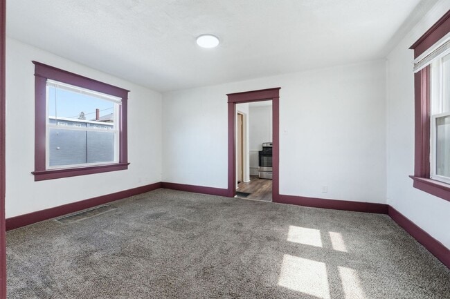 Building Photo - Modernized 3-Bedroom w/ New Furnace