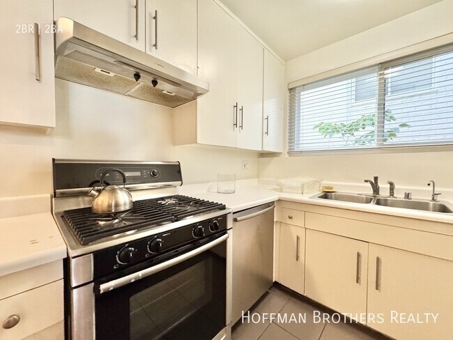 Building Photo - 10655 Wilshire Blvd