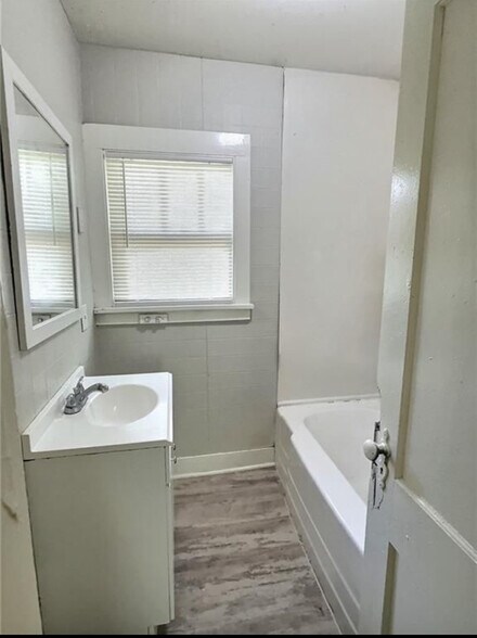 Building Photo - 8409 Park Ave