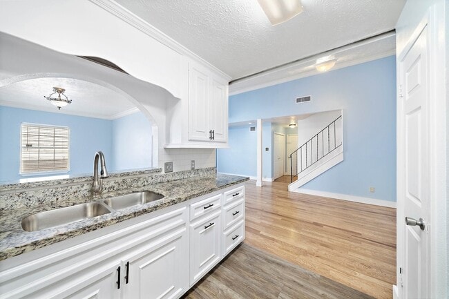 Building Photo - 12104 Burdine St