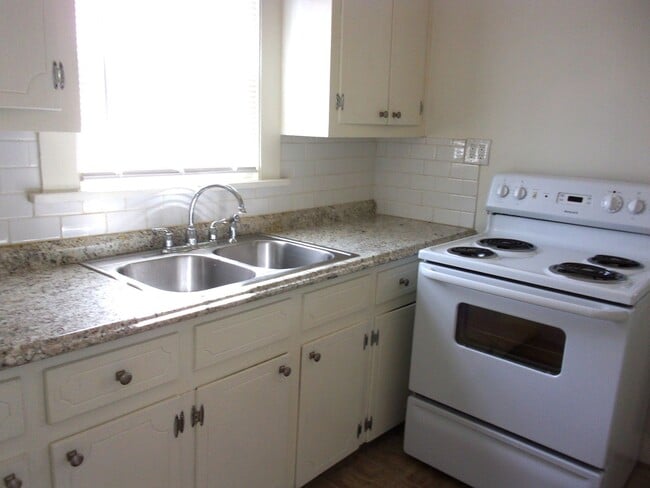 Building Photo - Charming 2 Bedroom 1 Bath Home in the Heart of Downtown Rock Hill