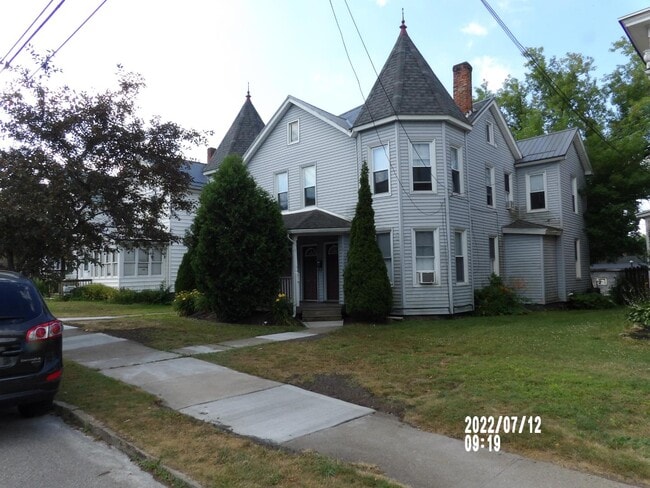 Building Photo - 374 Pine St