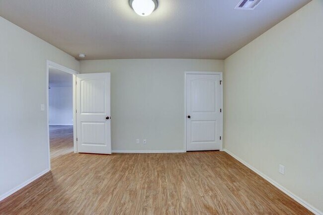 Building Photo - Bright & Modern 3BR Near TU & Cherry Stree...