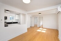 Building Photo - 126 1/2 Franklin Ct