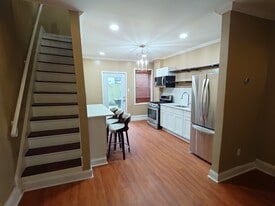 Building Photo - 2224 Latona St