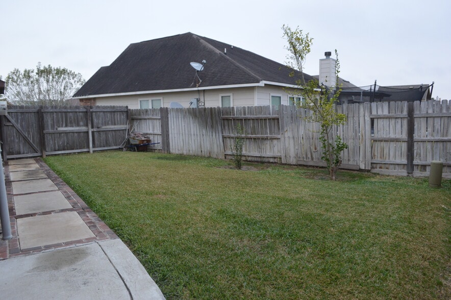 Building Photo - 1603 Margaret Ln