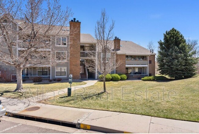 Building Photo - 12024 W Cross Dr