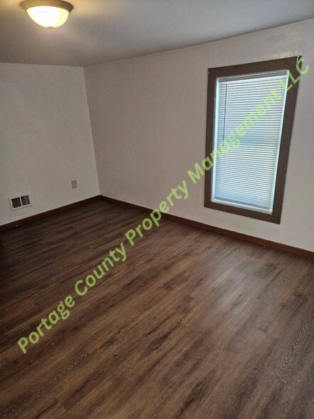 Building Photo - 409 Cedar St