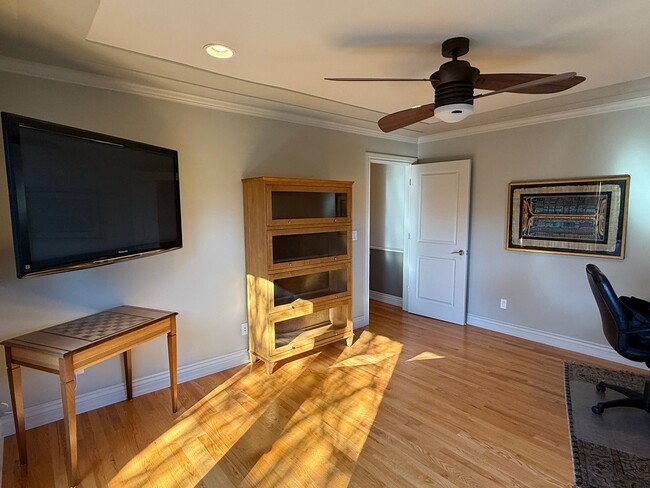 Building Photo - Furnished Executive Willow Glen Home