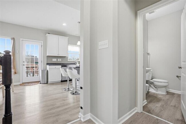 Building Photo - 404 Aprilmae Way