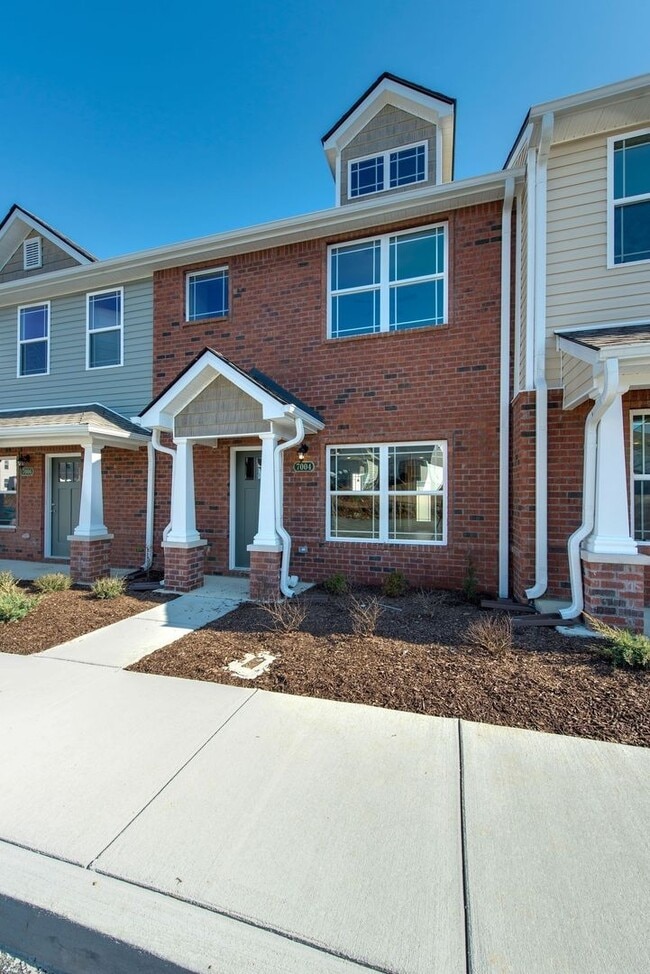 Building Photo - Stylish Spring Hill Townhome – 2 Suites + ...