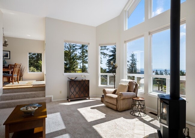 Building Photo - Stunning View Home In Oak Harbor! Availabl...