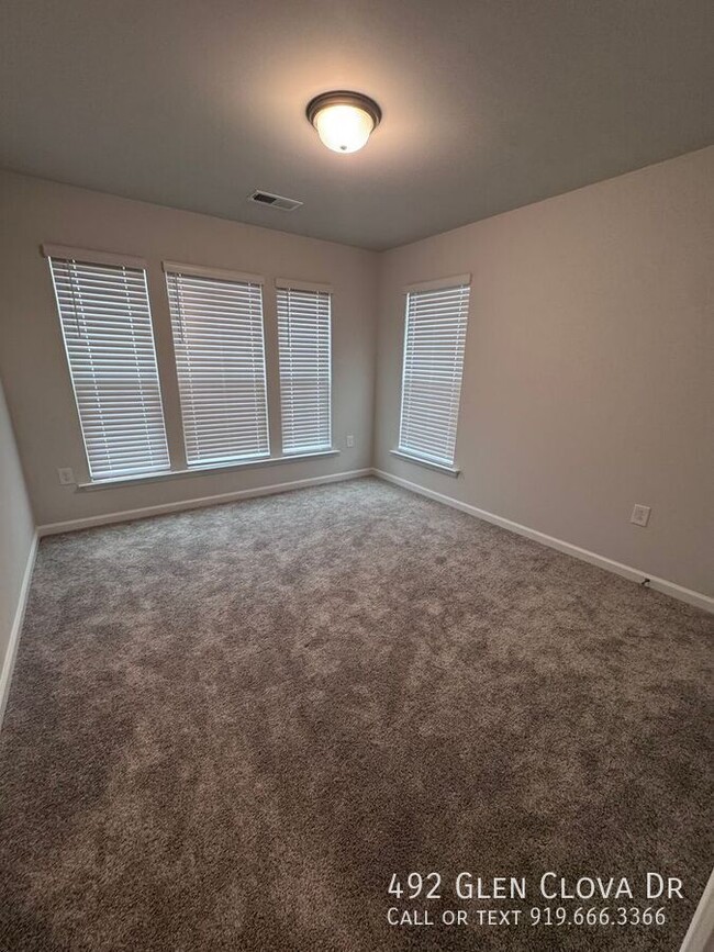 Building Photo - 492 Glen Clova Dr