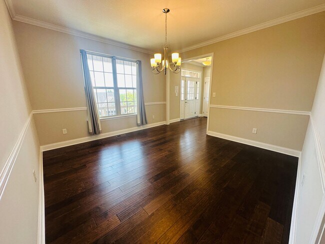 Building Photo - Incredible views 4 bed / 2.5 bath, master on main