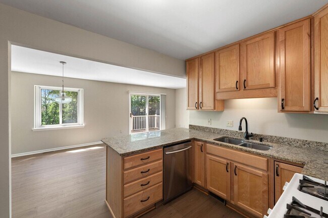 Building Photo - 304 Pondridge Cir