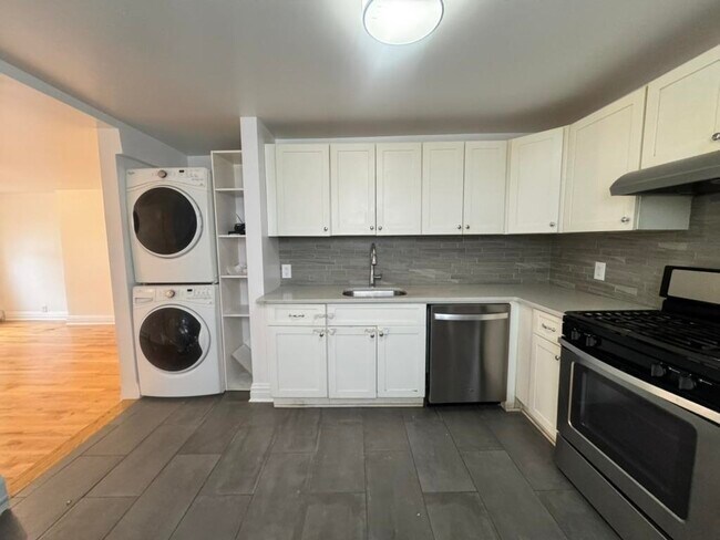 Building Photo - 146 Webster Ave