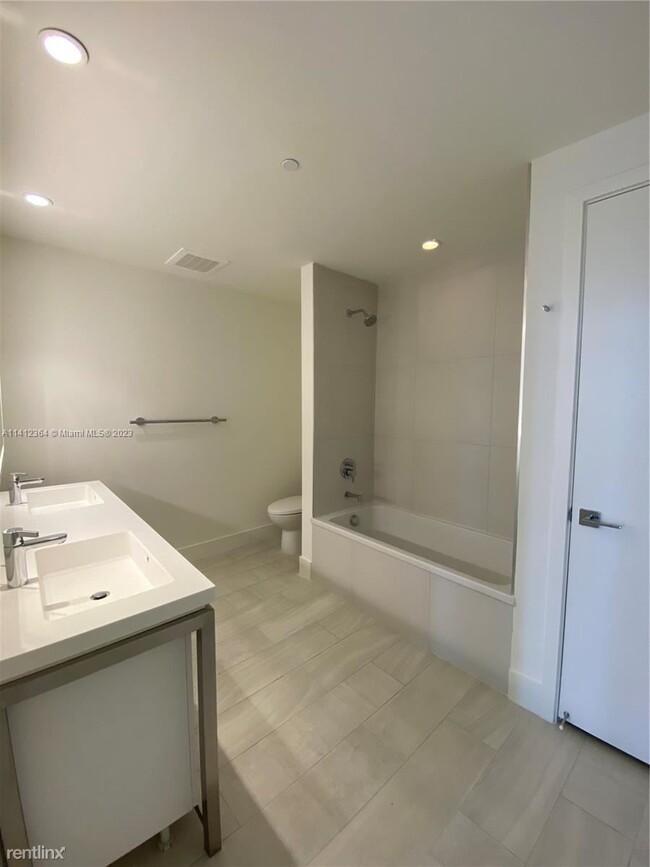 Building Photo - 2 br, 2 bath Condo - 2000 Metropica Way Ap...