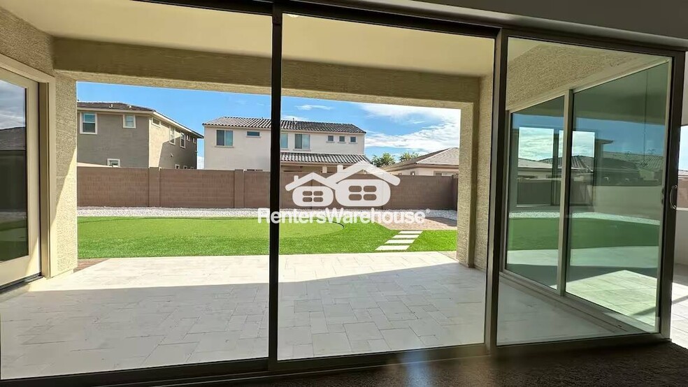 Building Photo - 8615 W Solano Dr