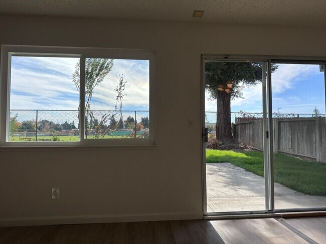 Building Photo - Excellent Florin Area 3bd/2bath home updated and nice!