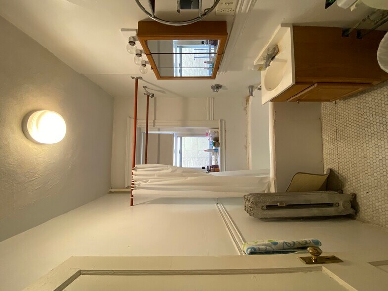 Building Photo - 1350 Comm.Ave. Unit 8